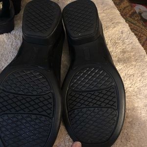 BZees black wedge/heels